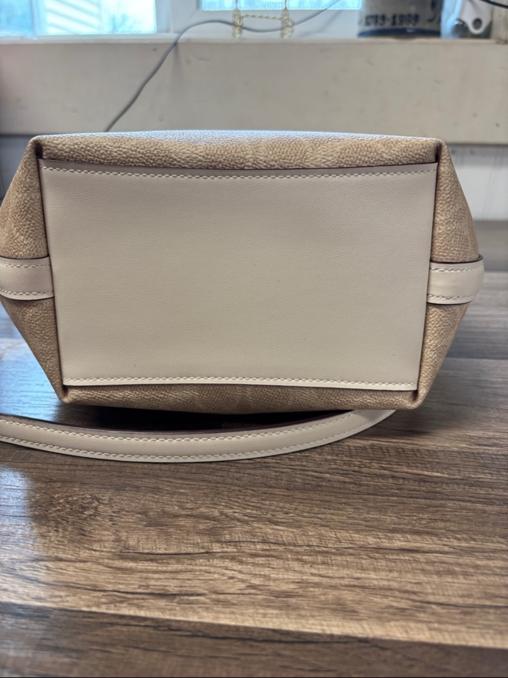LIKE NEW Coach City Bucket Bag in Signature Canvas - Picture 3 of 13